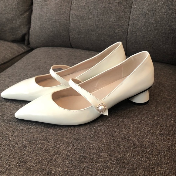 Cream Patent Mary Janes Size 10M - Picture 2 of 12